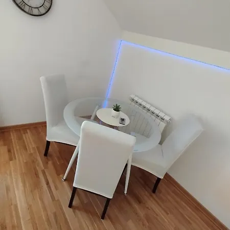 Dezavu Apartment *