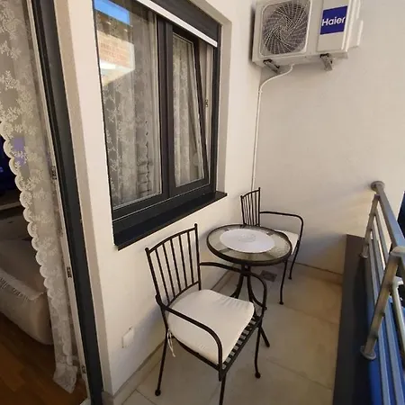 Dezavu Apartment